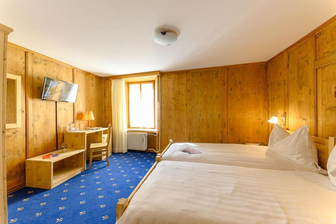 Hotel Centrale, Typically Swiss Поскиаво Екстериор снимка