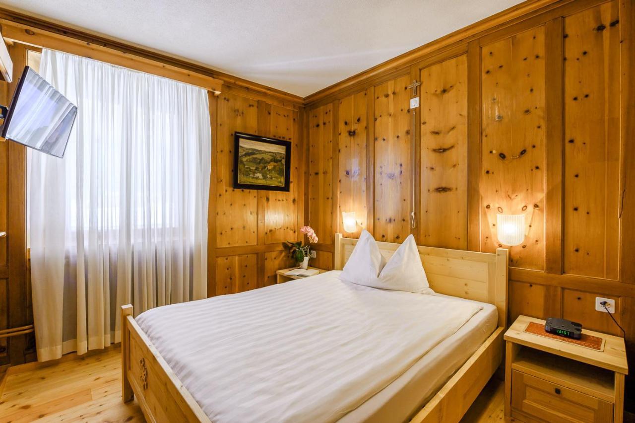 Hotel Centrale, Typically Swiss Поскиаво Екстериор снимка