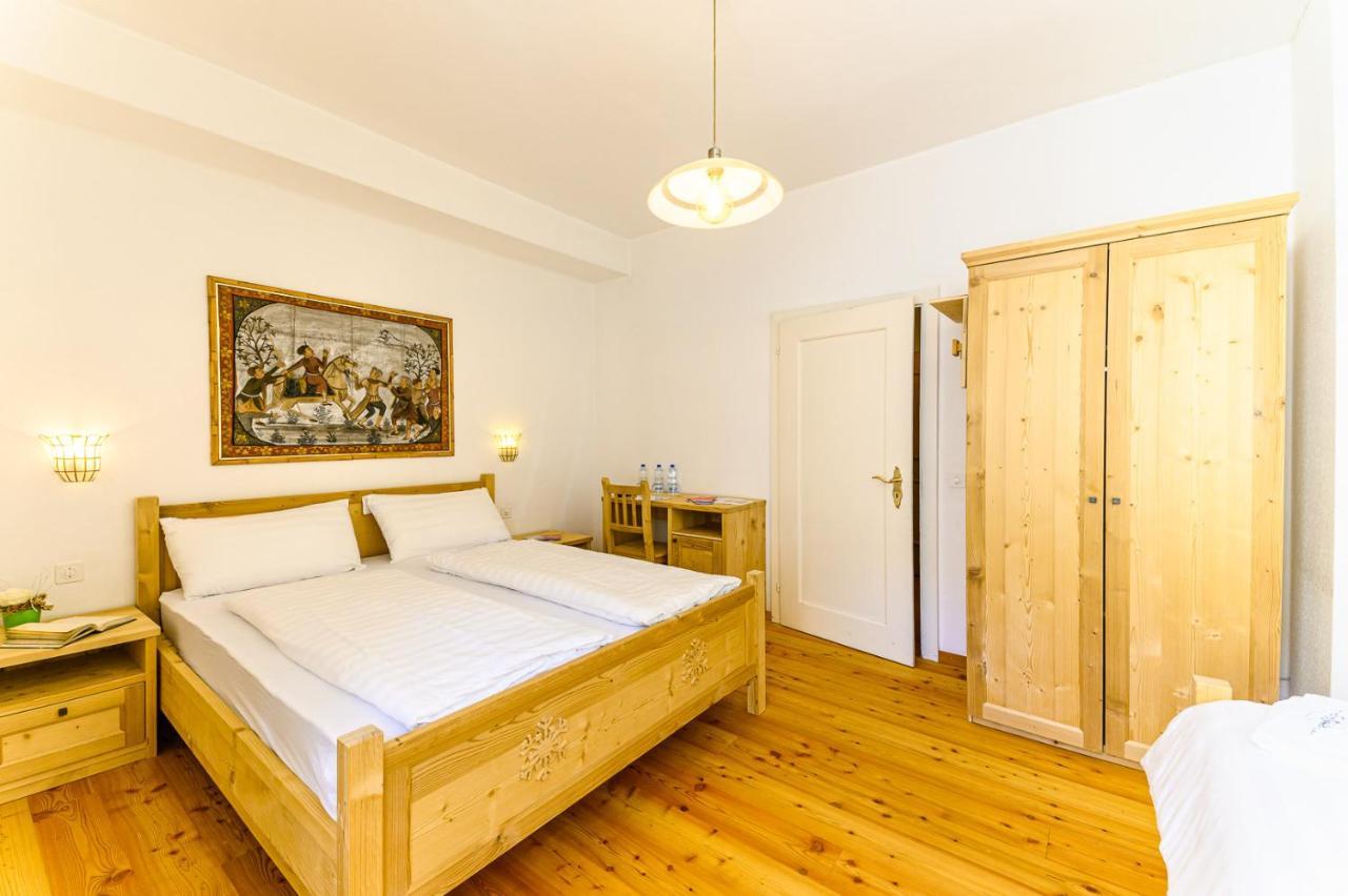 Hotel Centrale, Typically Swiss Поскиаво Екстериор снимка