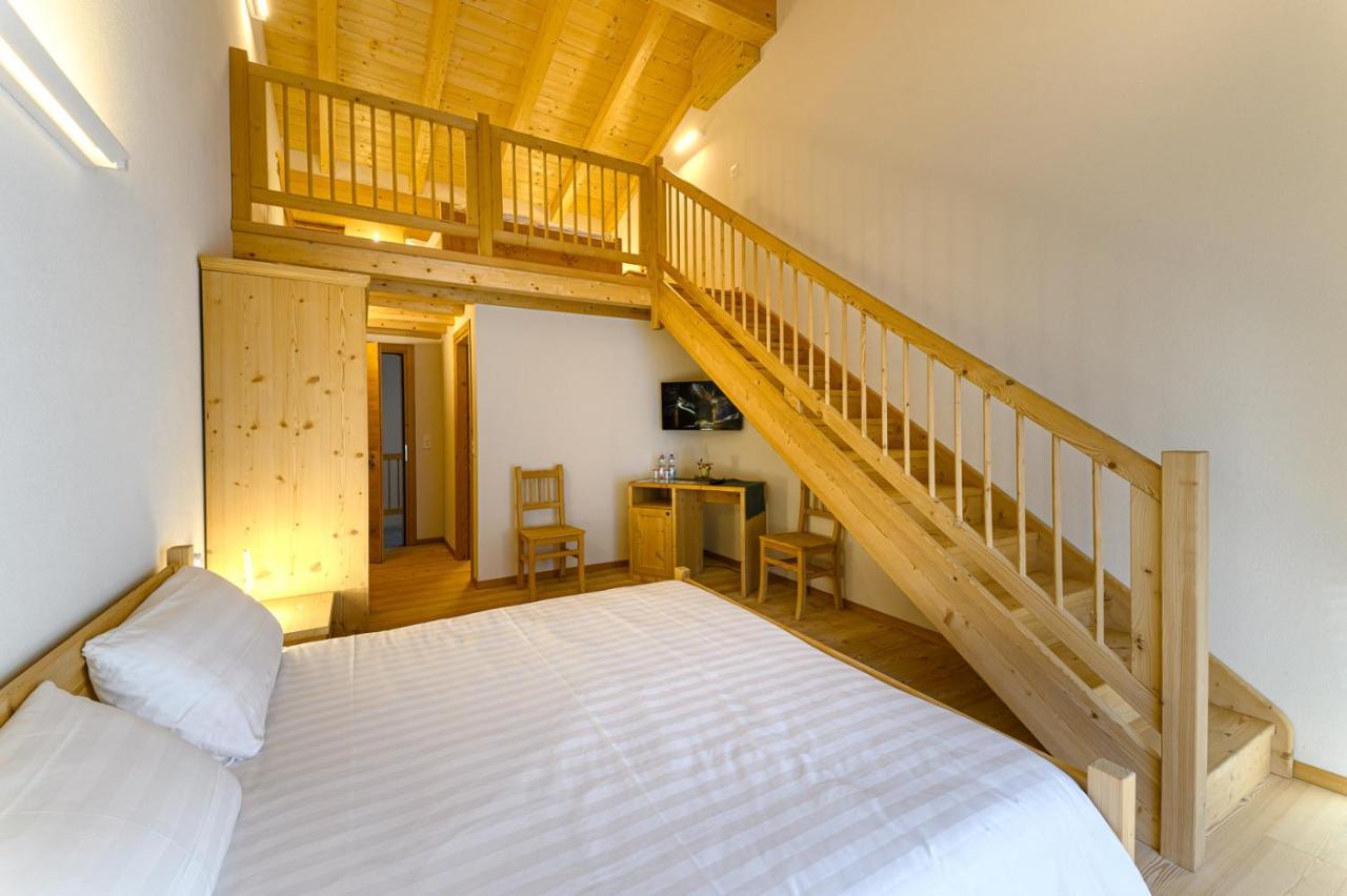 Hotel Centrale, Typically Swiss Поскиаво Екстериор снимка
