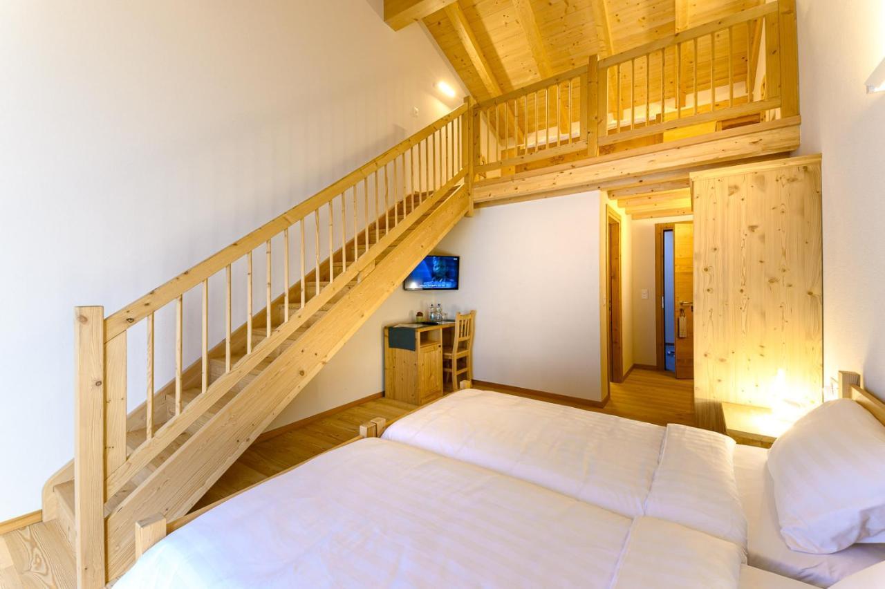 Hotel Centrale, Typically Swiss Поскиаво Екстериор снимка