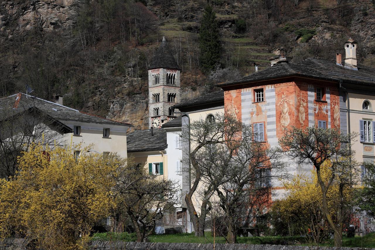 Hotel Centrale, Typically Swiss Поскиаво Екстериор снимка